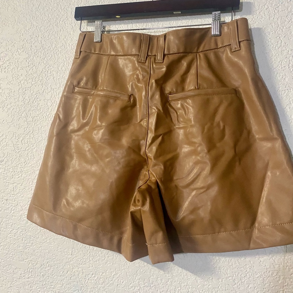 Abercrombie & Fitch High Waist Vegan LeatherTailored Shorts brown/tan color - Picture 3 of 10